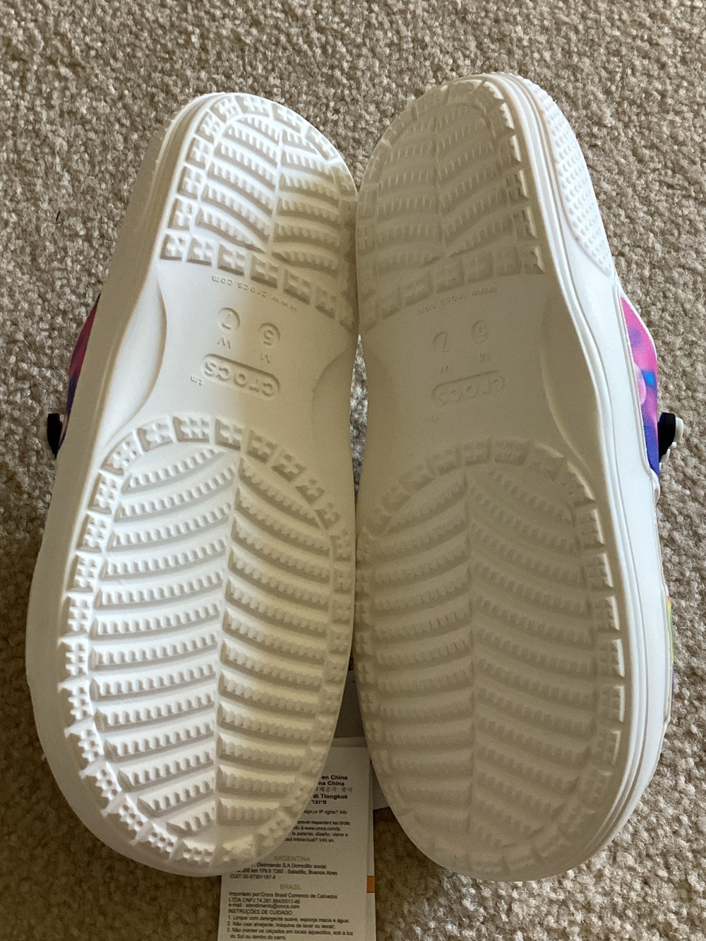 NWT CROCS White Slides with Multicolor Tie-Dye Straps - Picture 3 of 6